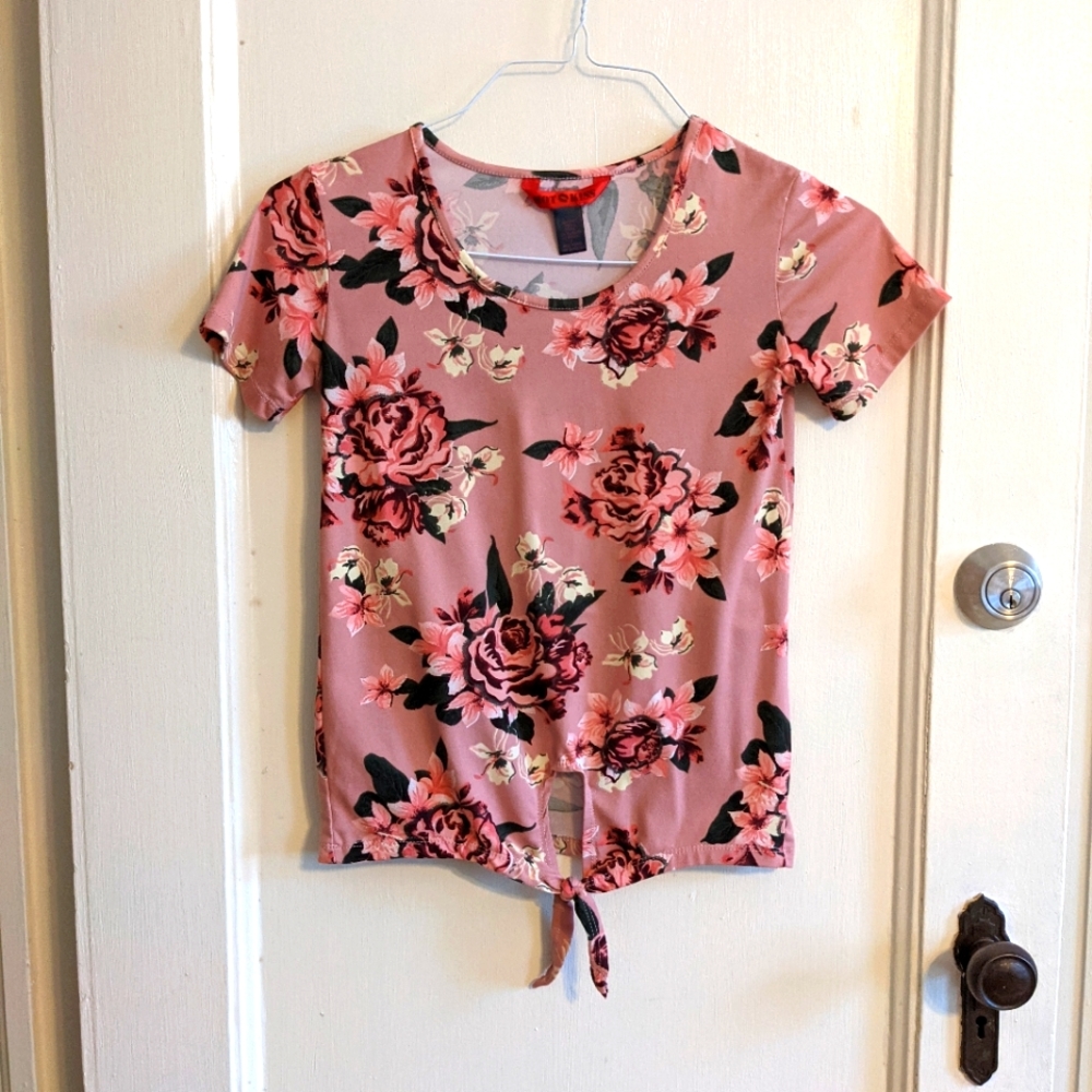 Hot kiss Women's short sleeve top Size Sm